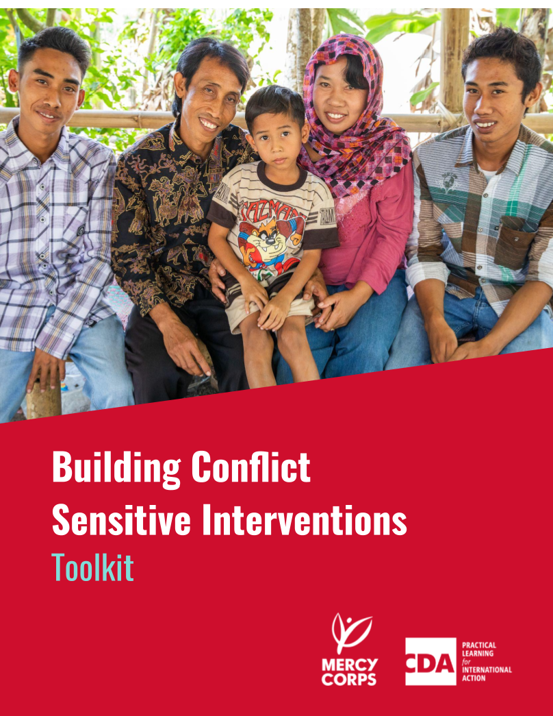Page de couverture de la boîte à outils pour la création d'interventions sensibles aux conflits