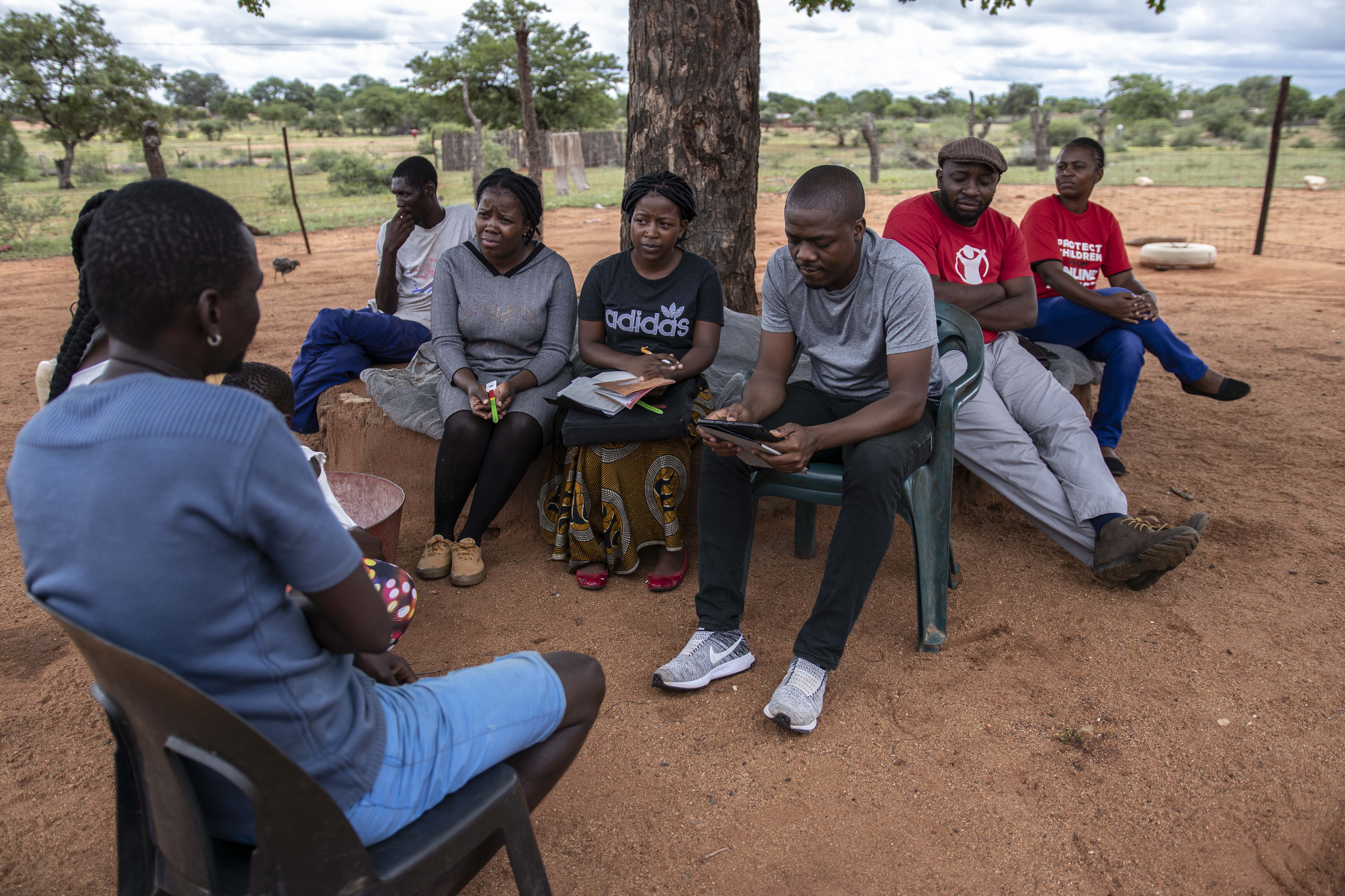 Oriwela et ses parents Forme et Oliver participent à une enquête nutritionnelle au Zimbabwe