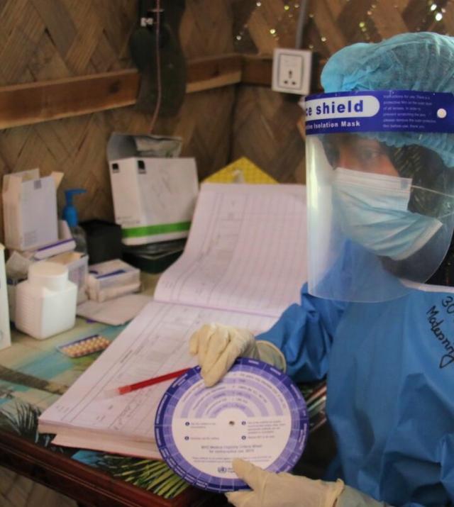 photo of a doctor wearing a mask